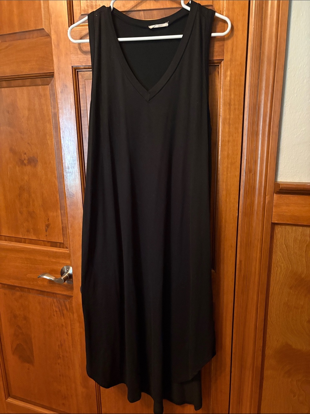 entro Black Sleeveless V-Neck Dress